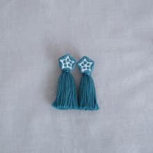 秋葵流蘇・手工刺繡耳環 - 藍