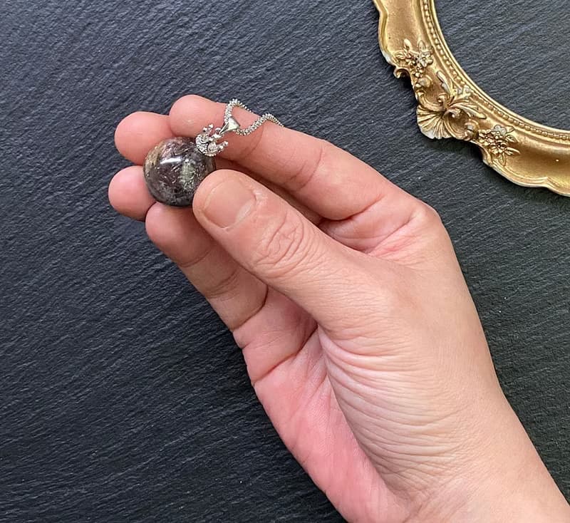 圓圓滿滿-皇冠彩虹閃靈鑽球 滿天星鈦鋼能量項鍊 平衡淨化七輪