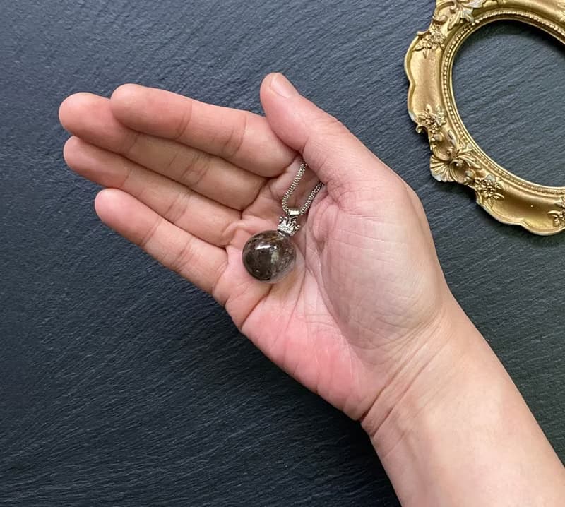 圓圓滿滿-皇冠彩虹閃靈鑽球 滿天星鈦鋼能量項鍊 平衡淨化七輪