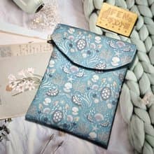 袋物系列-美國限量薄棉滿版珠光綠燙銀海龜款-7.8吋電子書保護套-