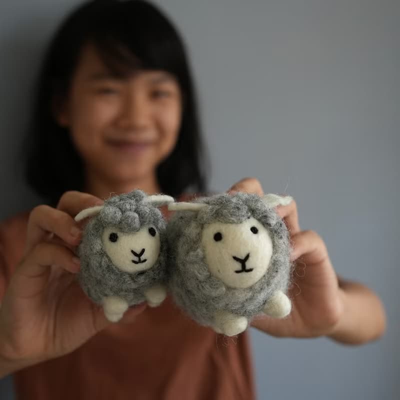 100% Wool 羊毛氈捲捲綿羊_灰 白 _公平貿易