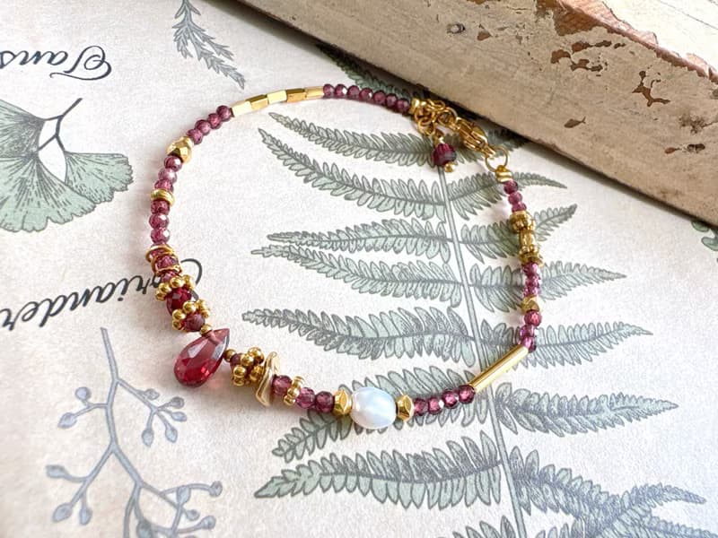 遊牧花園-紅石榴石細手鍊