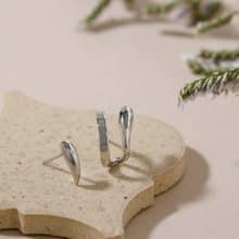 asymmetry-plain pierced earring SV　ニッケルフリーピアス　おしゃれなシンプルアシンメトリーデザイン 　シルバー　ロジウム