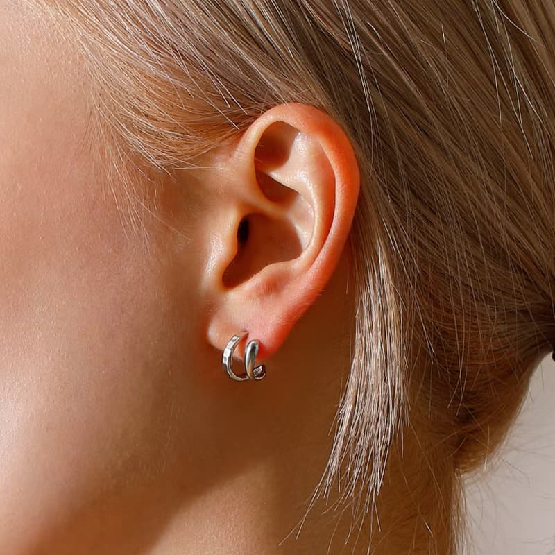 asymmetry-plain pierced earring SV　ニッケルフリーピアス　おしゃれなシンプルアシンメトリーデザイン 　シルバー　ロジウム