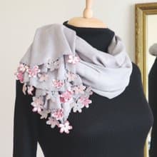 【受注製作】レースの花付き パシュミナストール【桜】ライトグレー