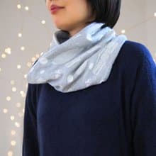 クリスマスギフト 鹿とコテージのショートスヌード グレー ジャカード織×フリース