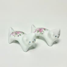 手描きのバラの、子猫の箸置き２点セット