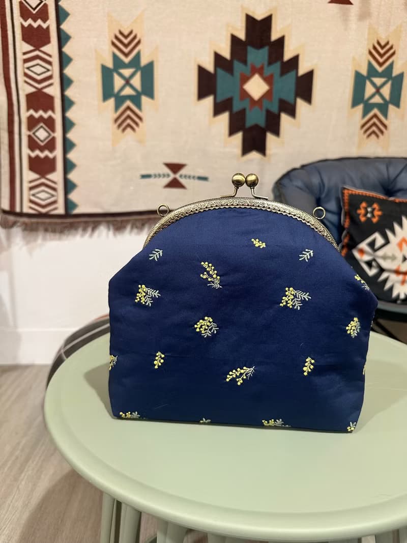 刺繡花花口金包【母親節禮物】
