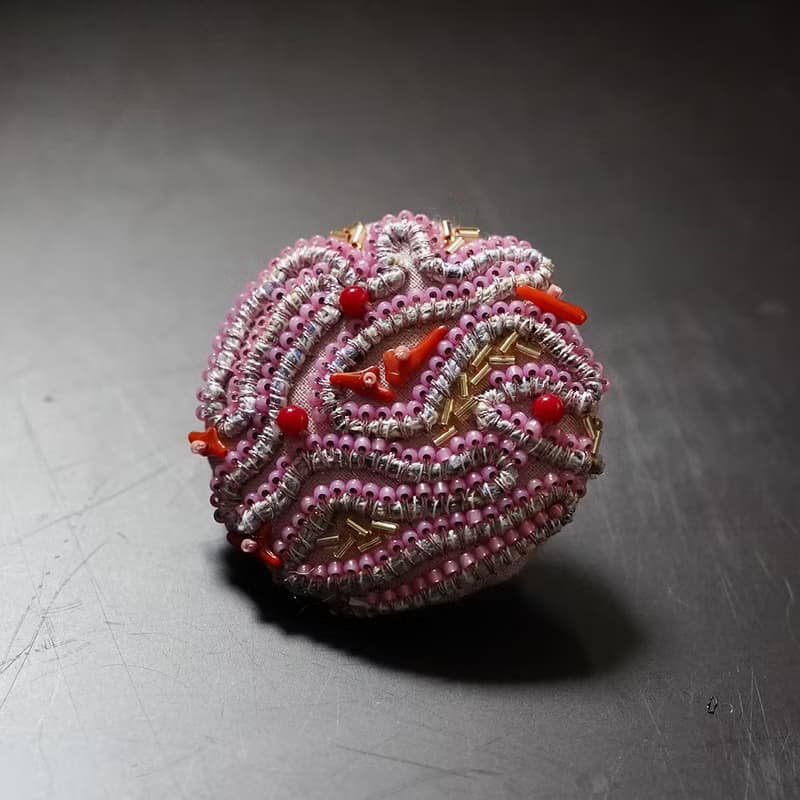 海の記憶 ブローチ2 ビーズ刺繍のブローチ　マルチカラー