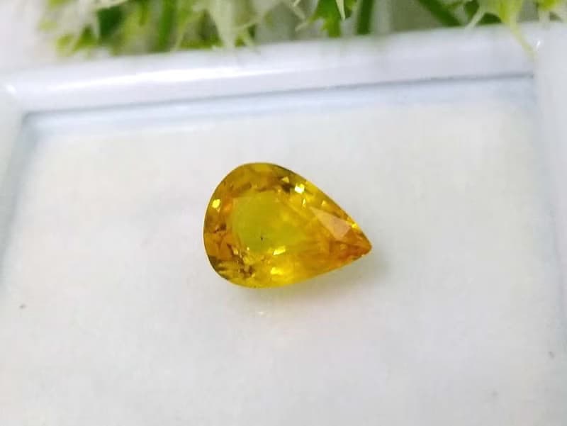 9 x 7 mm ฺ Genuine yellow sapphire