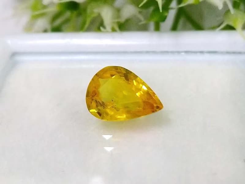 9 x 7 mm ฺ Genuine yellow sapphire