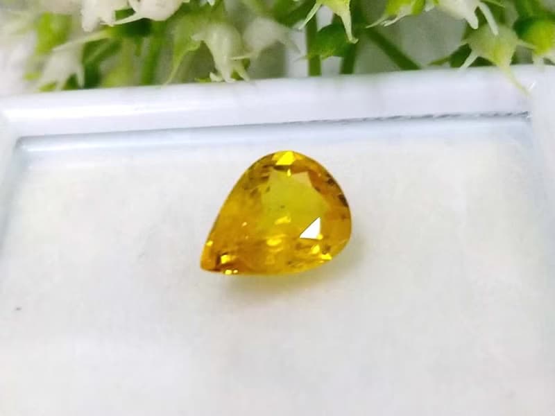 9 x 7 mm ฺ Genuine yellow sapphire