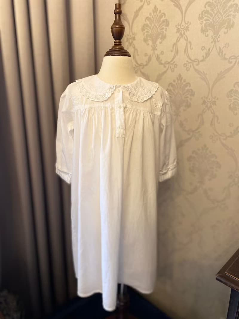 歐風彼得潘領刺繡女童古著上衣洋裝