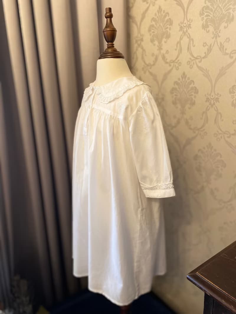歐風彼得潘領刺繡女童古著上衣洋裝