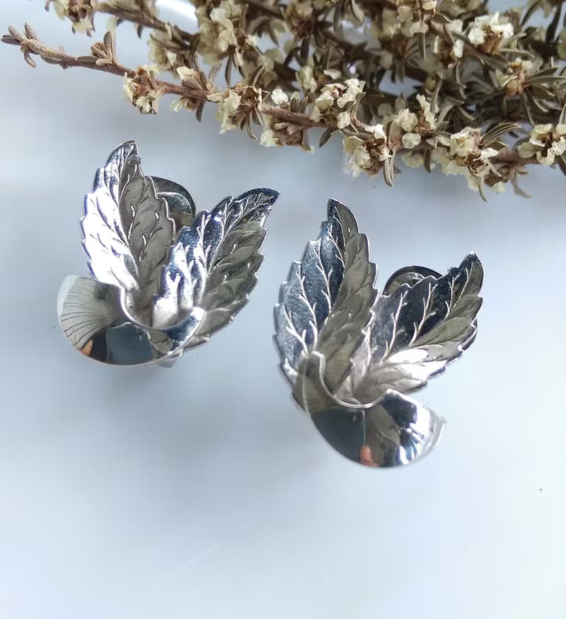 Vintage Jewelry 西洋古董飾品 ALICE 銀色調 雙葉 夾式耳環