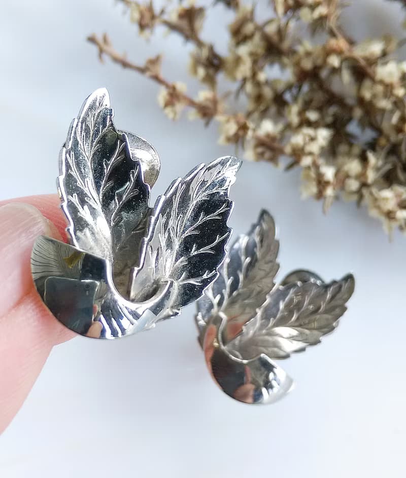 Vintage Jewelry 西洋古董飾品 ALICE 銀色調 雙葉 夾式耳環