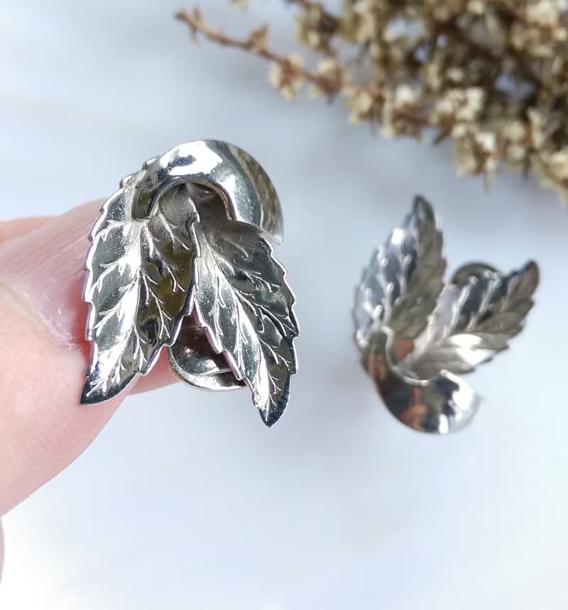 Vintage Jewelry 西洋古董飾品 ALICE 銀色調 雙葉 夾式耳環