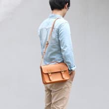 雙釦小書包 / 側背包 -- 駝黃色