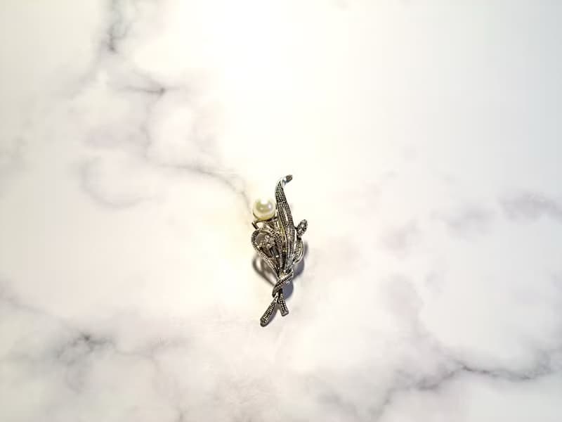 花束 珍珠 別針