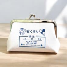 【受注製作】りす 小銭入れ コンパクトなカードサイズ おくすりがま口どんぐりクリニック 小銭入れ 財布 ピルケース イヤホンケース