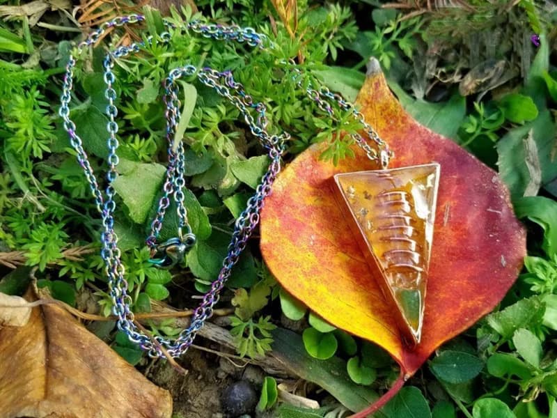 水晶柱三角形項鍊 | 簡約金框 | 彩虹項鍊 | 可訂製