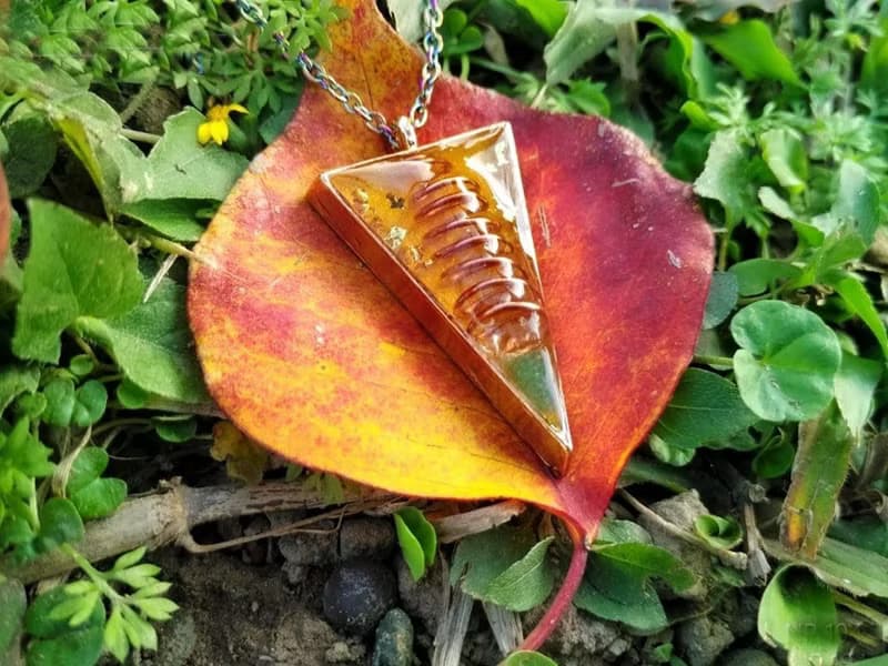 水晶柱三角形項鍊 | 簡約金框 | 彩虹項鍊 | 可訂製