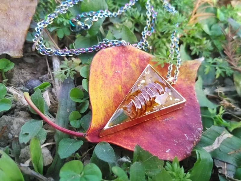 水晶柱三角形項鍊 | 簡約金框 | 彩虹項鍊 | 可訂製