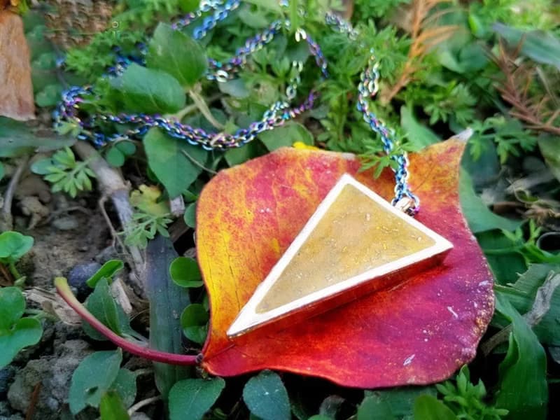 水晶柱三角形項鍊 | 簡約金框 | 彩虹項鍊 | 可訂製