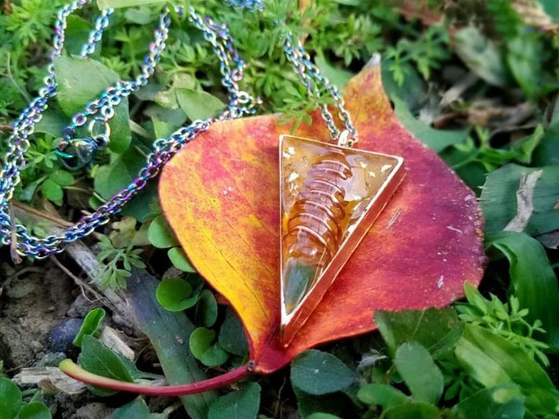 水晶柱三角形項鍊 | 簡約金框 | 彩虹項鍊 | 可訂製