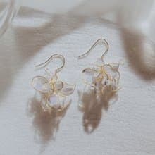【裙襬-寶寶藍】垂墜耳環 | 水晶花飾品