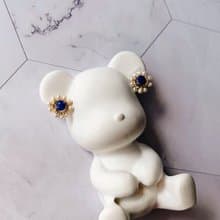 【聖誕飾品】我在乎物語-珍珠青金石小雛菊14KGF注金耳針擴香石
