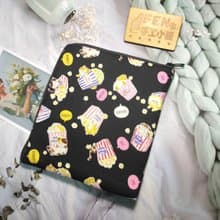 袋物系列-日本限量布爆米花貓L型拉鍊袋鋪棉-電子書保護套-7.8吋