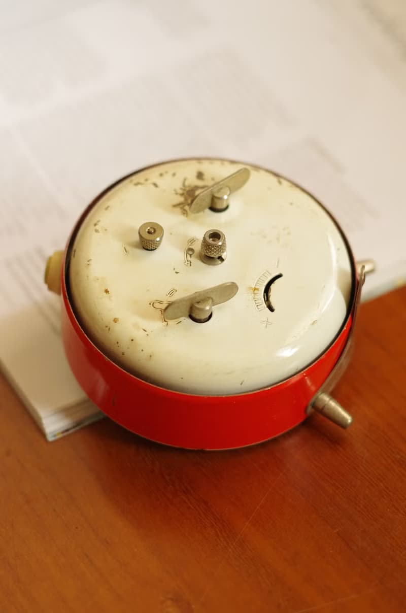 古董Vintage德國製白橘烤漆雙色鬧鐘發條鐘 普普風