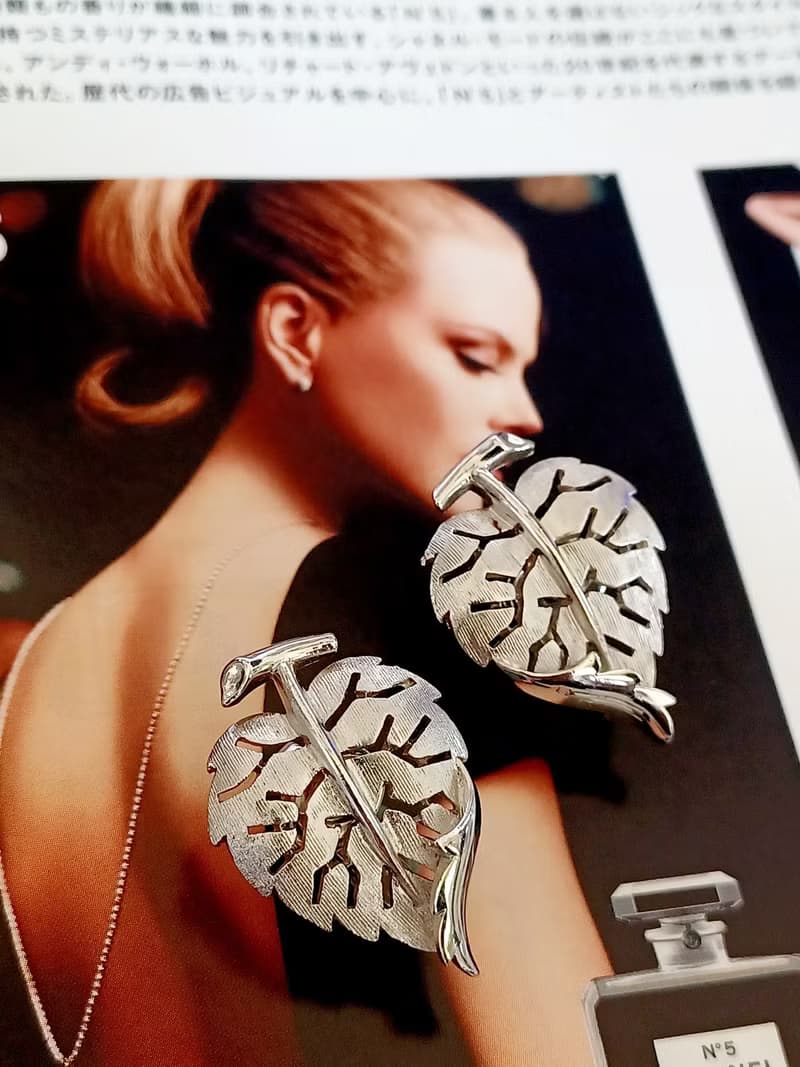 vintage jewelry 古董Trifari銀色刷紋葉脈 夾式耳環
