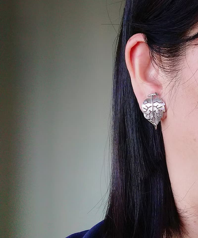 vintage jewelry 古董Trifari銀色刷紋葉脈 夾式耳環