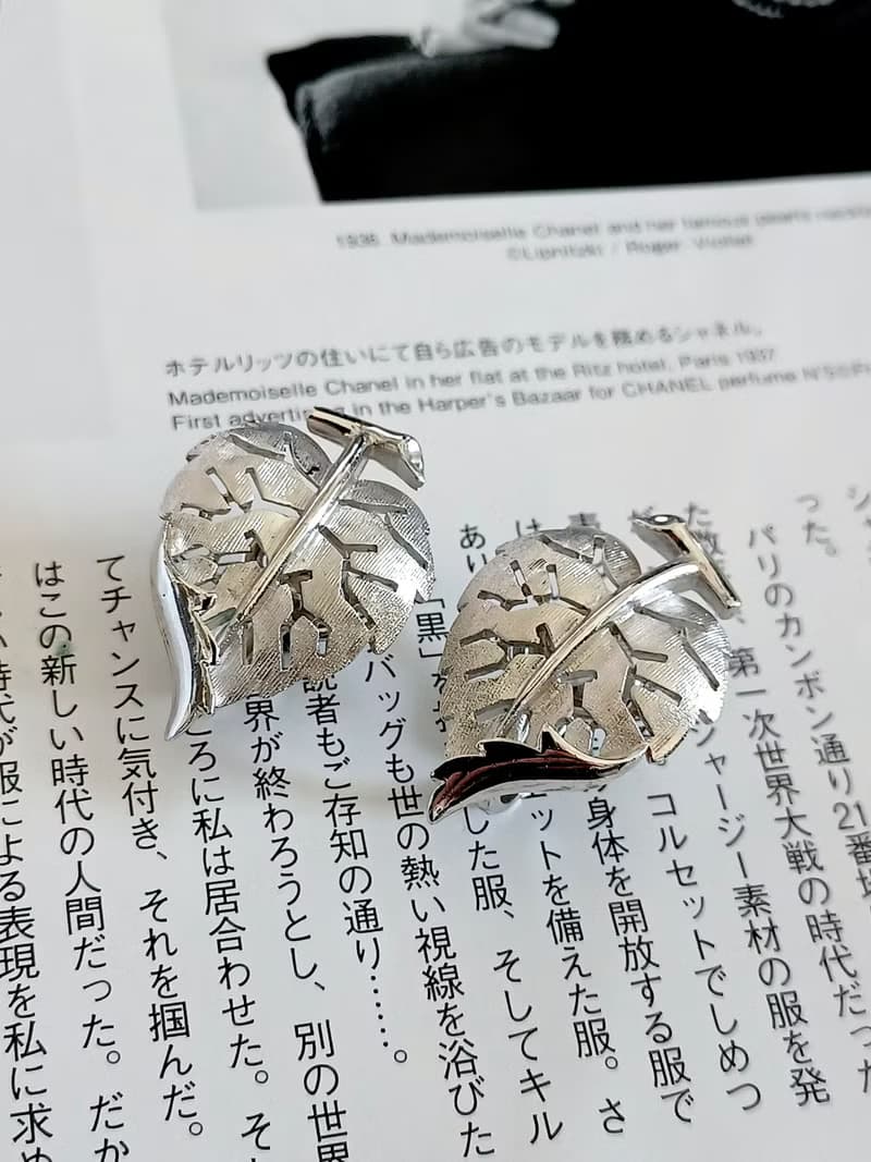 vintage jewelry 古董Trifari銀色刷紋葉脈 夾式耳環