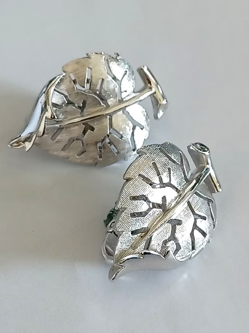 vintage jewelry 古董Trifari銀色刷紋葉脈 夾式耳環