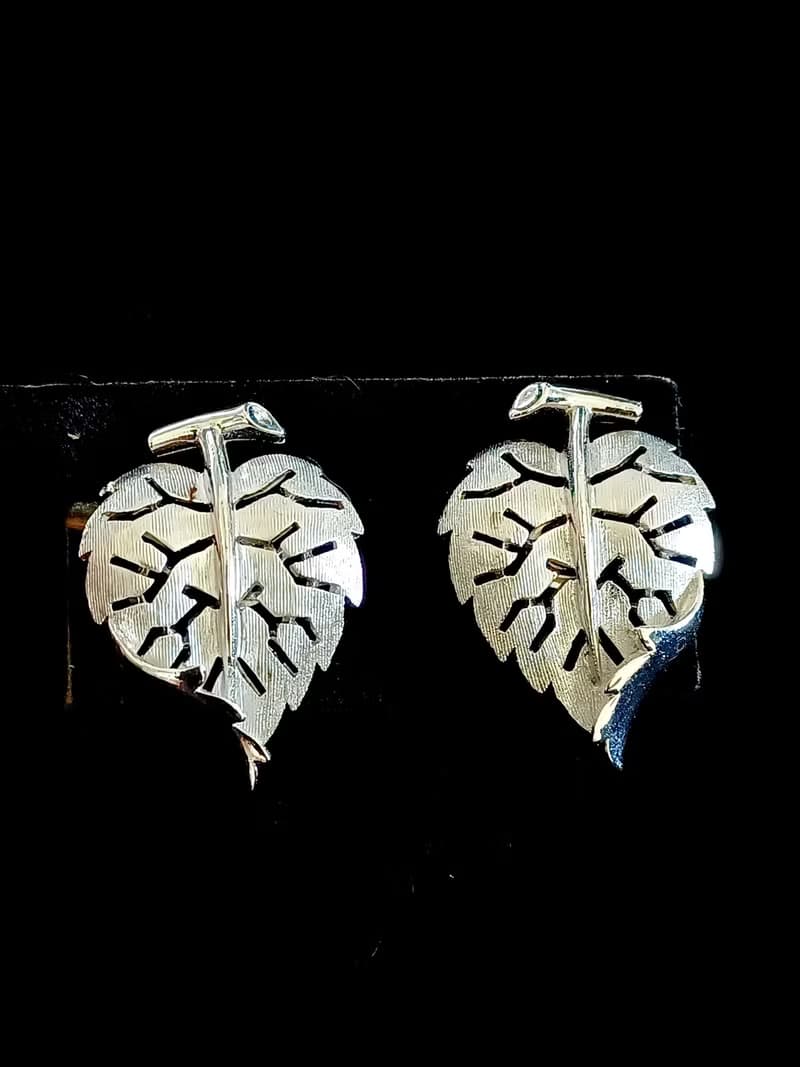 vintage jewelry 古董Trifari銀色刷紋葉脈 夾式耳環