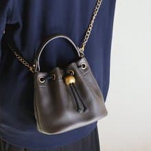2way身軽巾着ソフトな本革ショルダーバッグ軽いバッグ斜め掛け　手提げ