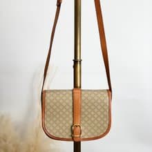 【 日本直送　名牌中古包 】CELINE セリーヌ マカダム ショルダーバッグ ベージュ フロントバックル PVC レザー フラップ ヴィンテージ 3rtyac
