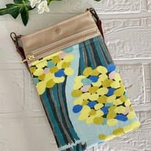 ミナペルホネン花束　スマホポーチ