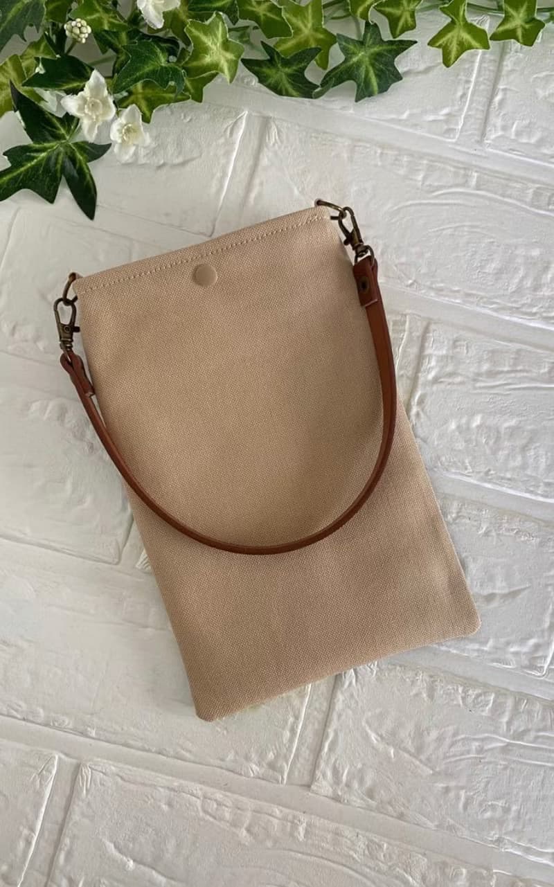 ミナペルホネン花束　スマホポーチ