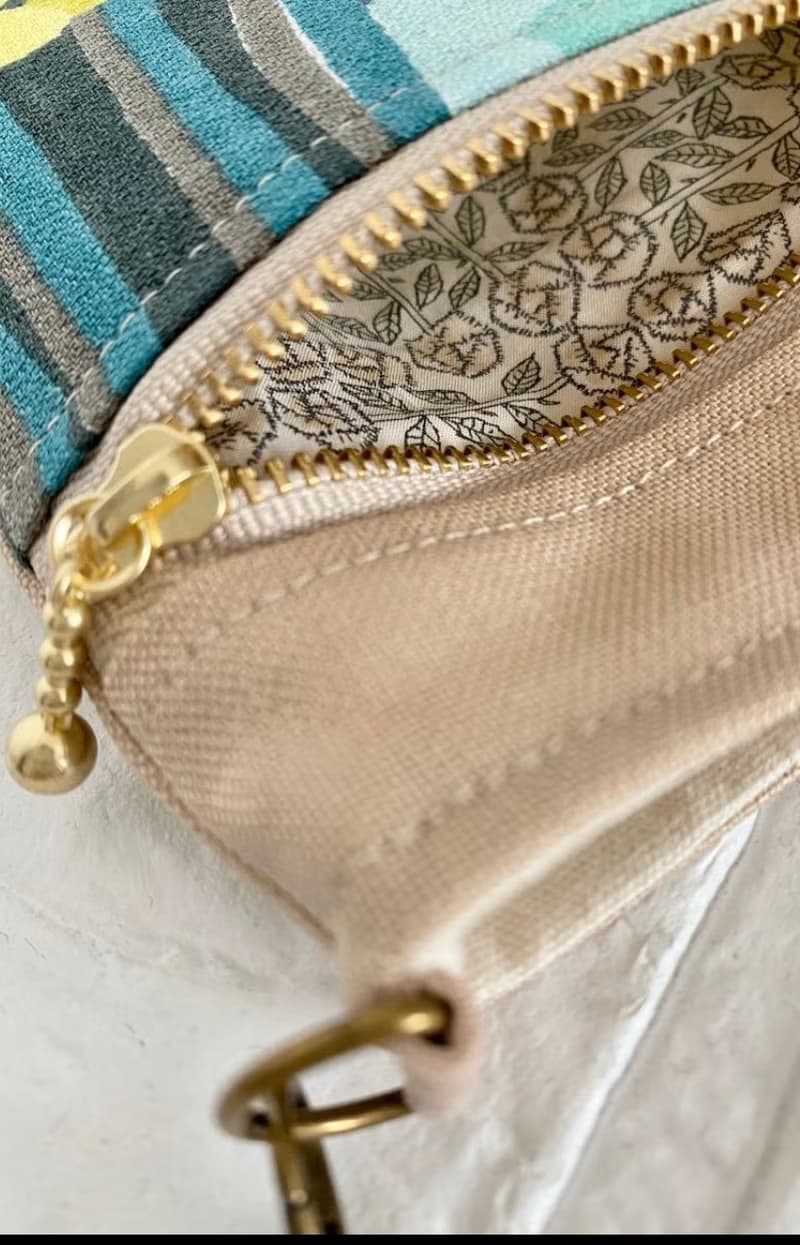 ミナペルホネン花束　スマホポーチ