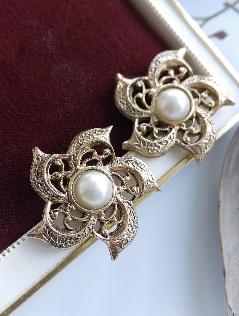 Vintage Jewelry 西洋古董飾品 復古 優美仿珠 簍空花卉 針式耳環