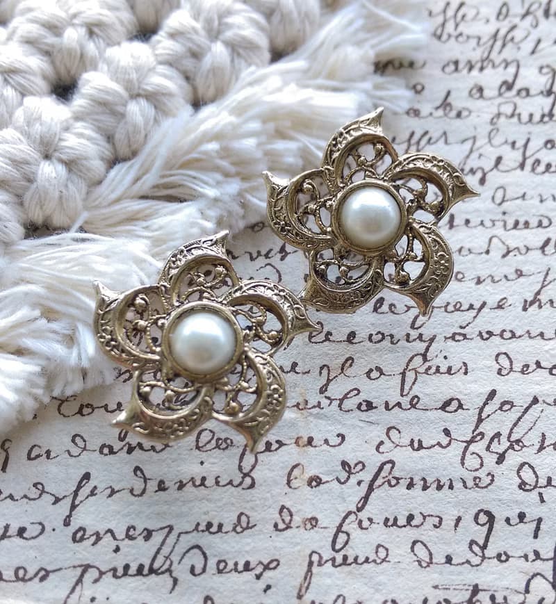 Vintage Jewelry 西洋古董飾品 復古 優美仿珠 簍空花卉 針式耳環