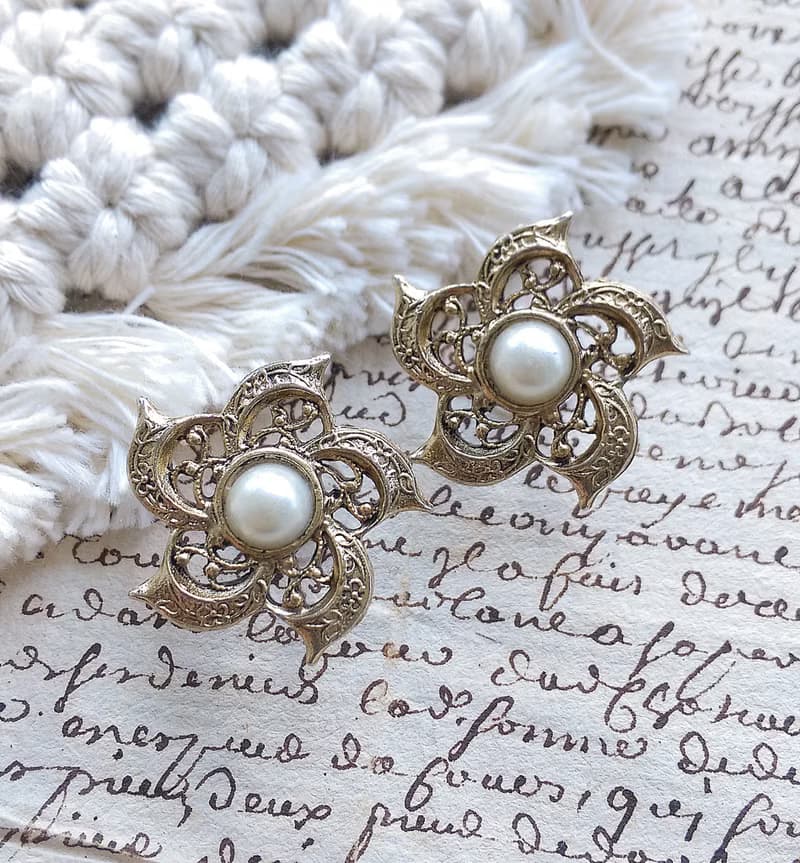 Vintage Jewelry 西洋古董飾品 復古 優美仿珠 簍空花卉 針式耳環