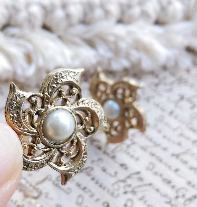 Vintage Jewelry 西洋古董飾品 復古 優美仿珠 簍空花卉 針式耳環