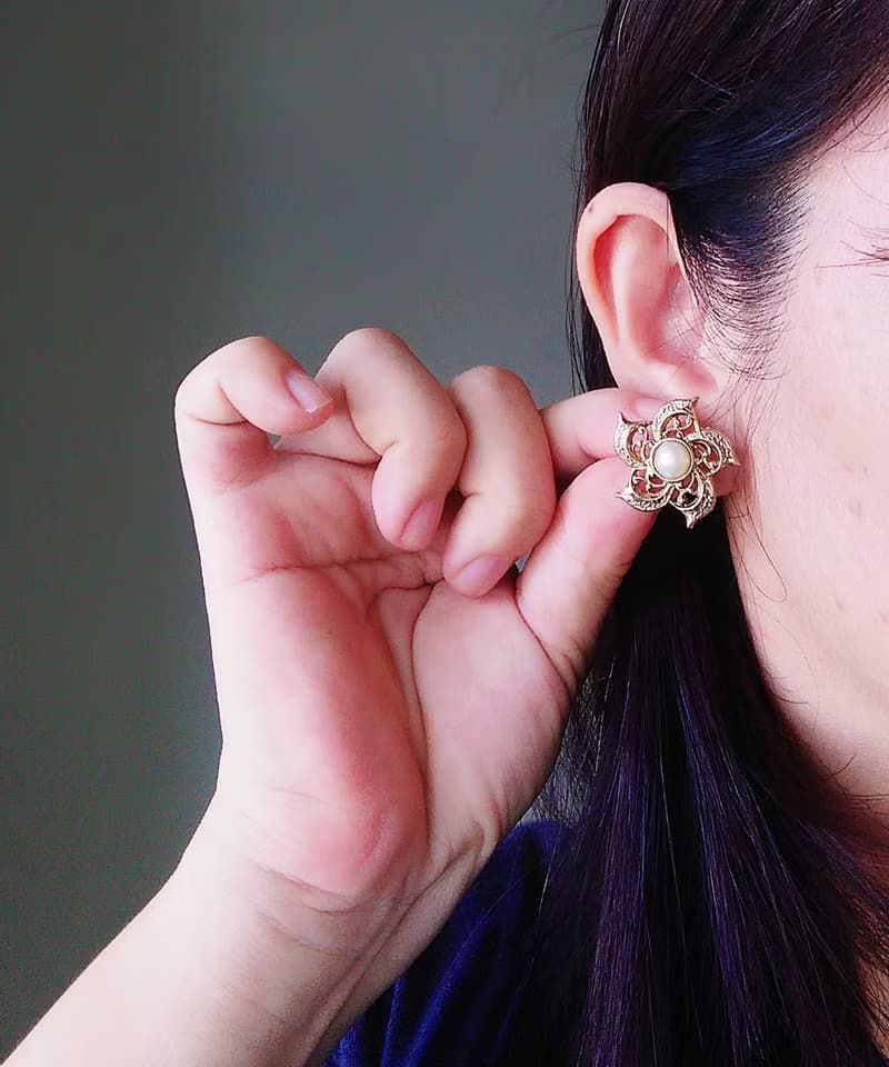 Vintage Jewelry 西洋古董飾品 復古 優美仿珠 簍空花卉 針式耳環