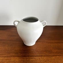 霧白釉雙耳花器