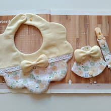 【11/14後出貨】花朵 彌月禮物 嬰兒圍兜 奶嘴夾 平安符袋